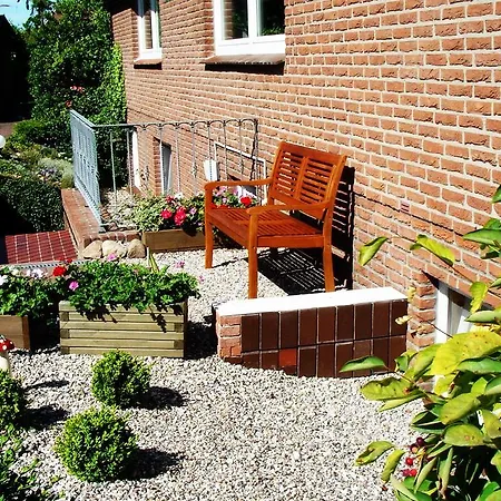 Haus Moeweninsel アパート *